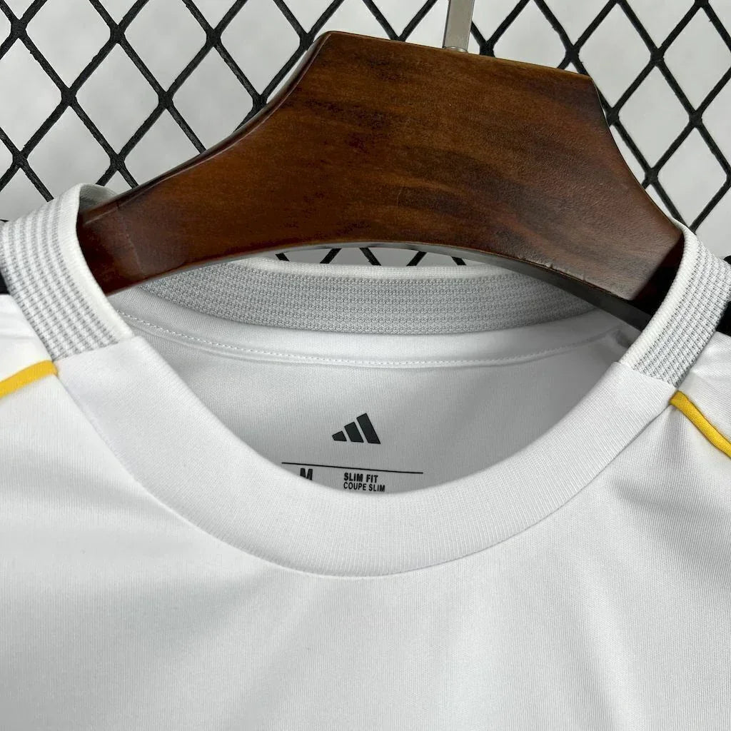 camisa-titular-real-madrid-i-home-25-26-adidas-branco-masculino-torcedor-authentic-oficial-futebol-merengues-hala-la-liga-champions-league-vini-mbappe-bellinghan-3-381e7f854a9b38d5791 - Ride Up Sports